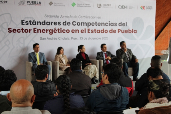 Consolida Puebla primer lugar en certificación de mujeres en materia energética